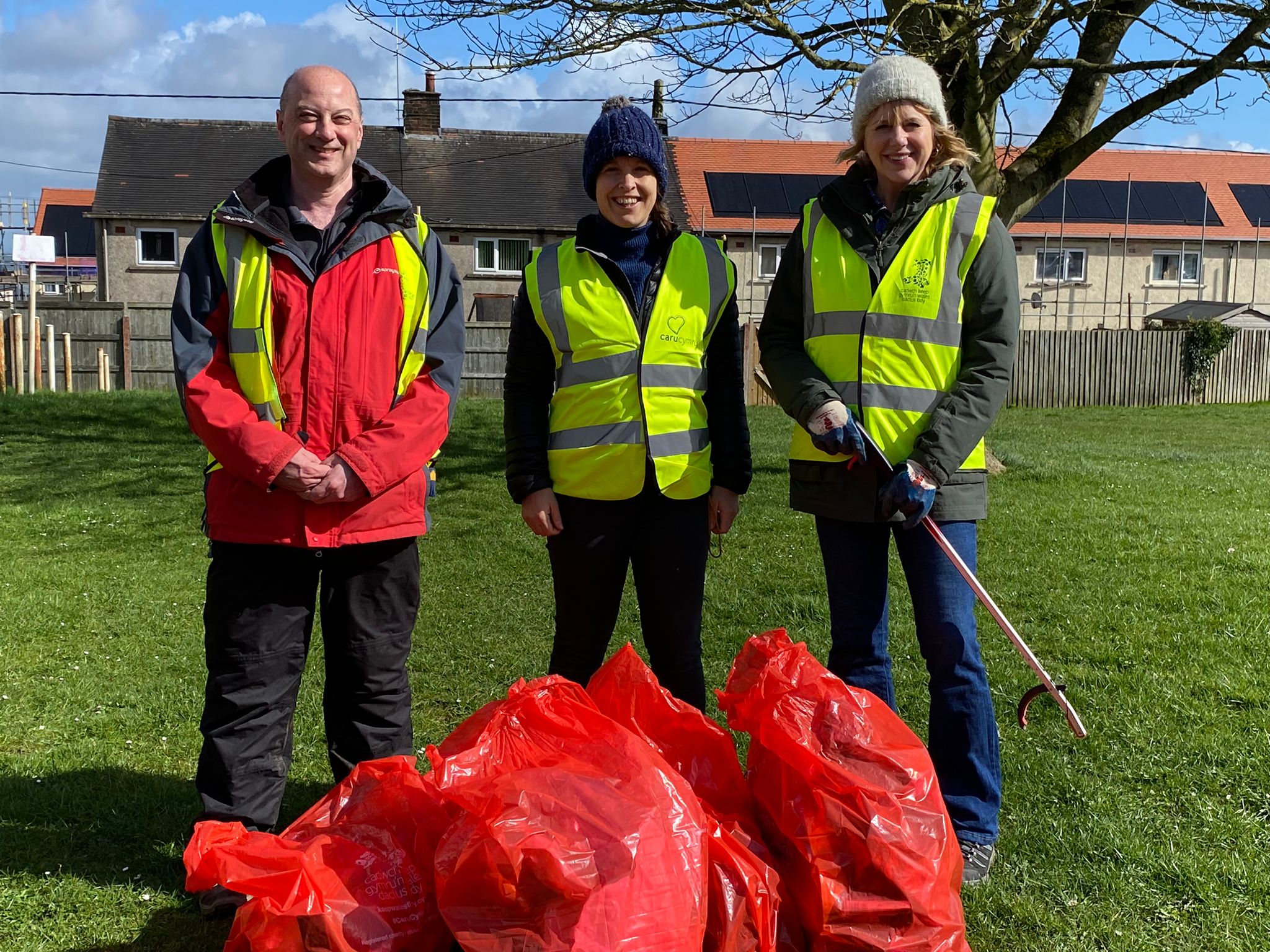 Pentre Halkyn Litter Pick, Cllr. Simon Jones, Cllr. Fran Lister, Carolyn Thomas MS